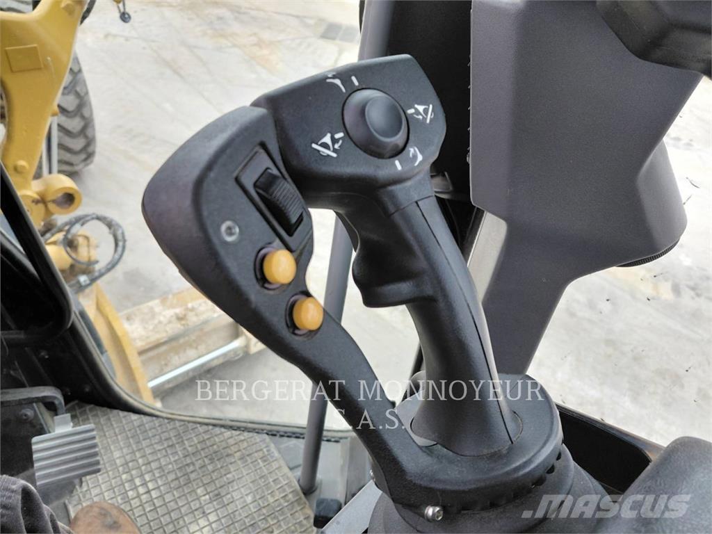 CAT 120 Грейдеры