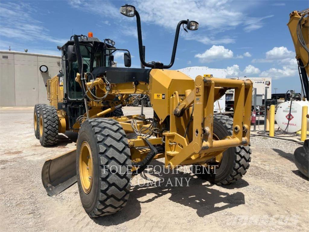 CAT 120M2AW Грейдеры