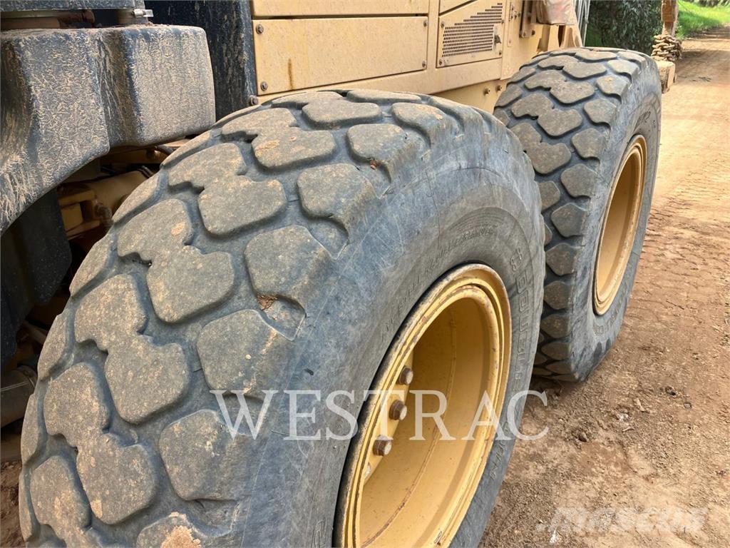 CAT 12M Грейдеры