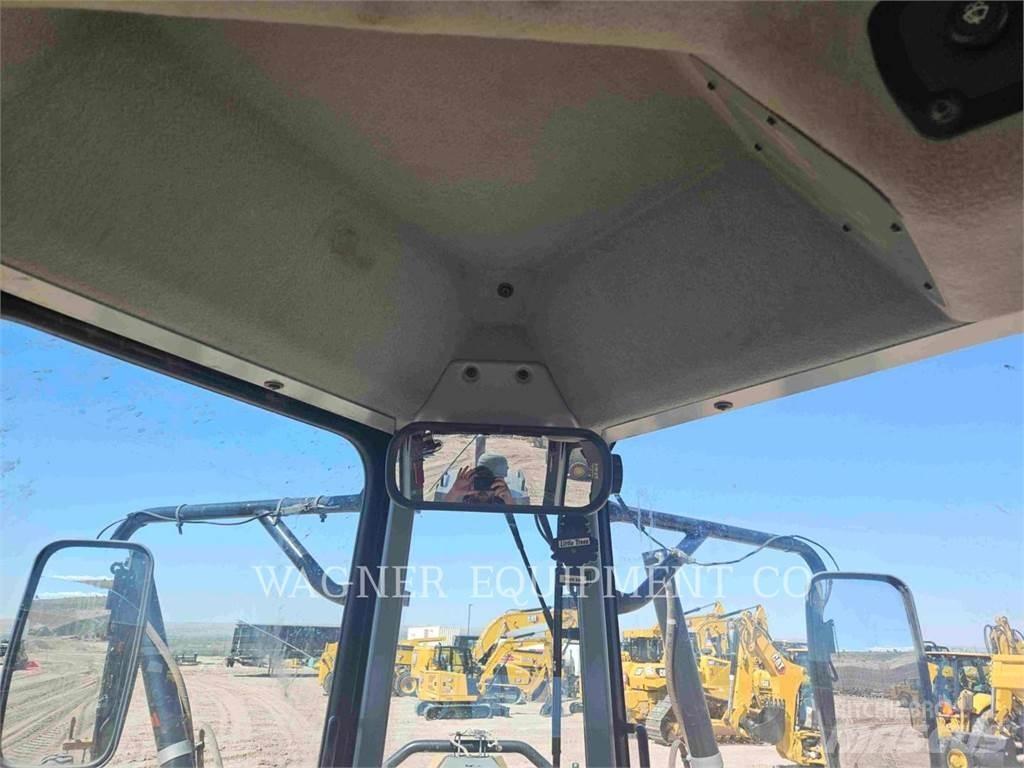 CAT 140M Грейдеры