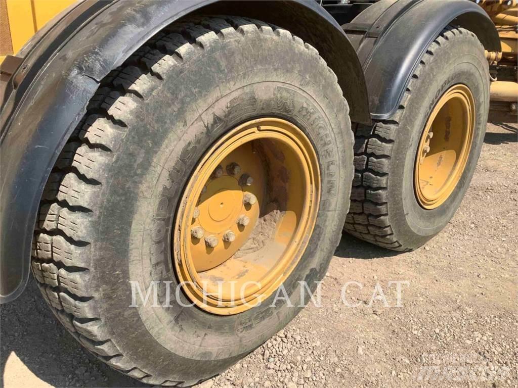 CAT 140M2 AWD Грейдеры