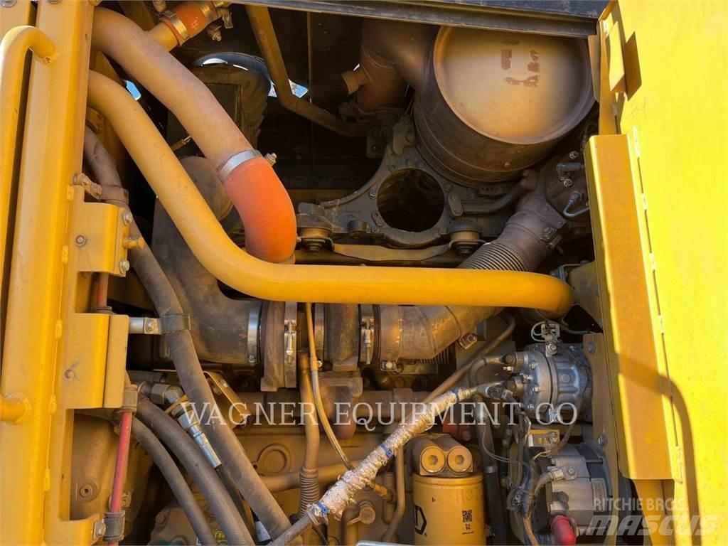 CAT 140M2 AWD Грейдеры