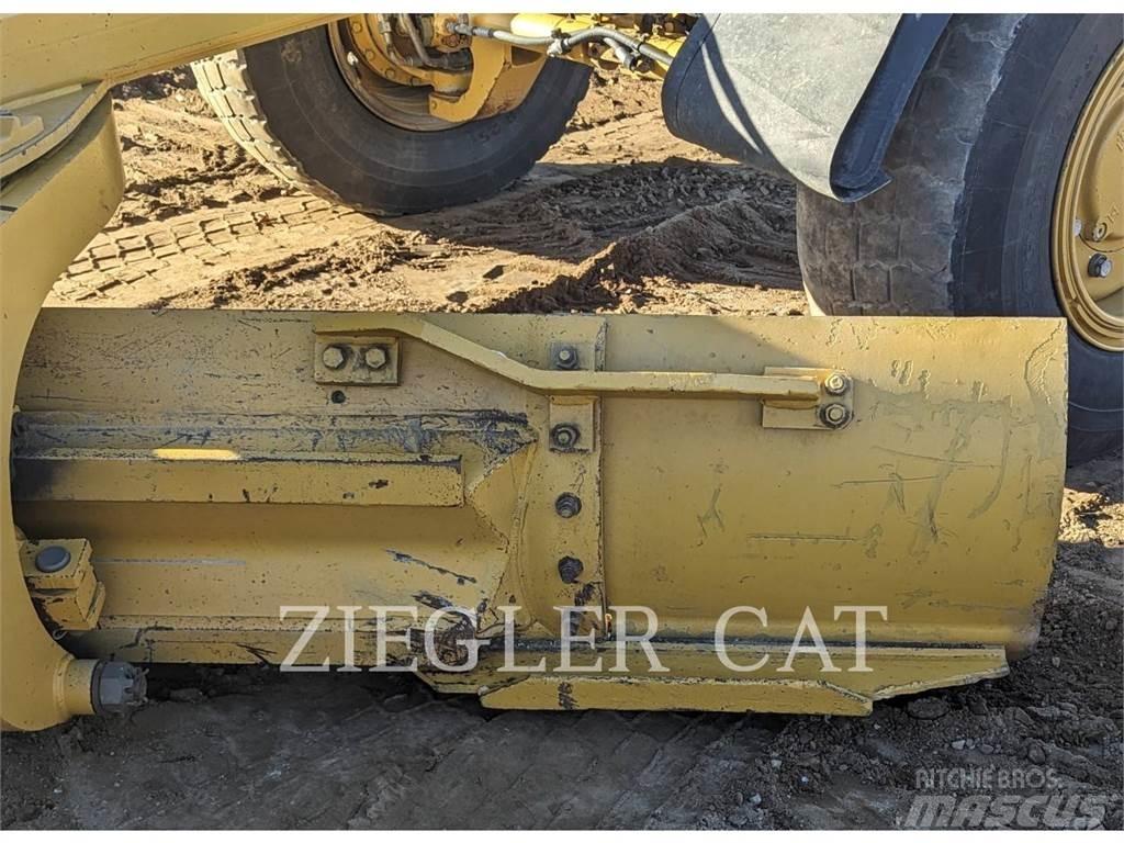 CAT 140M2AWD Грейдеры