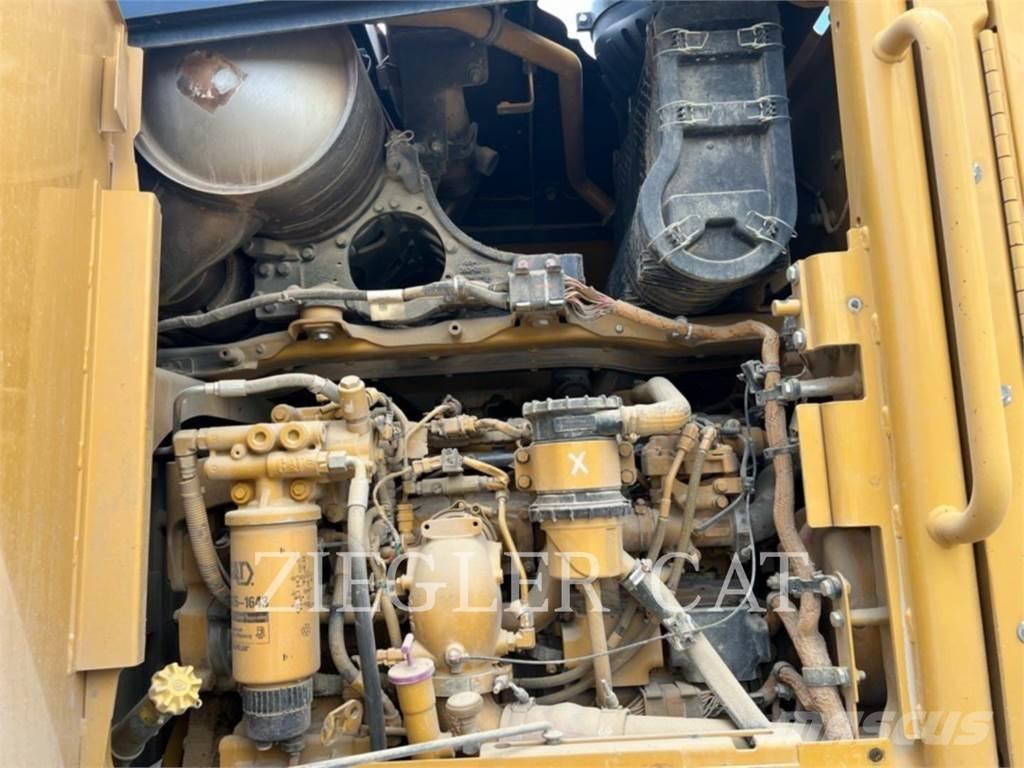 CAT 140M2AWD Грейдеры