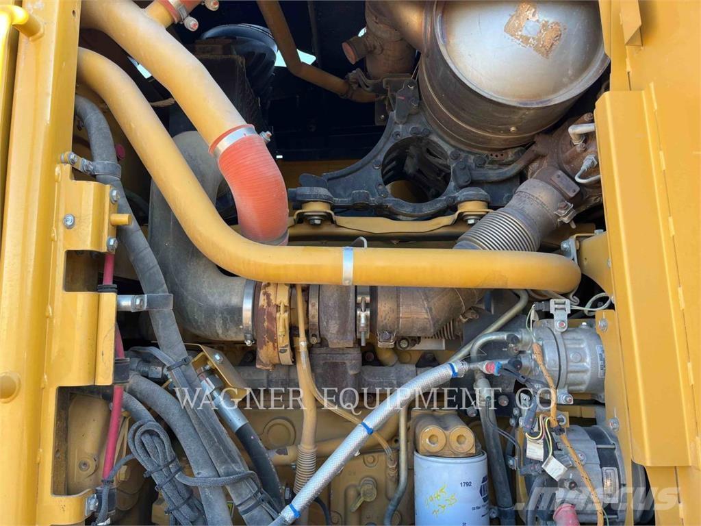 CAT 140M2AWD Грейдеры