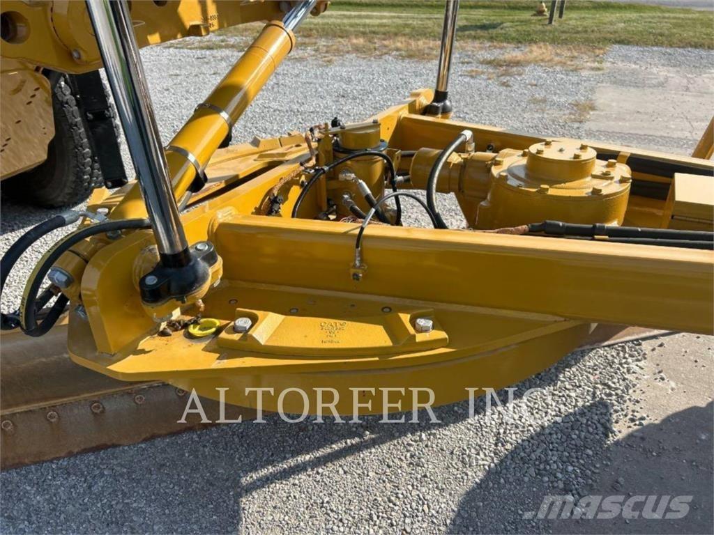 CAT 150-15AWD Грейдеры