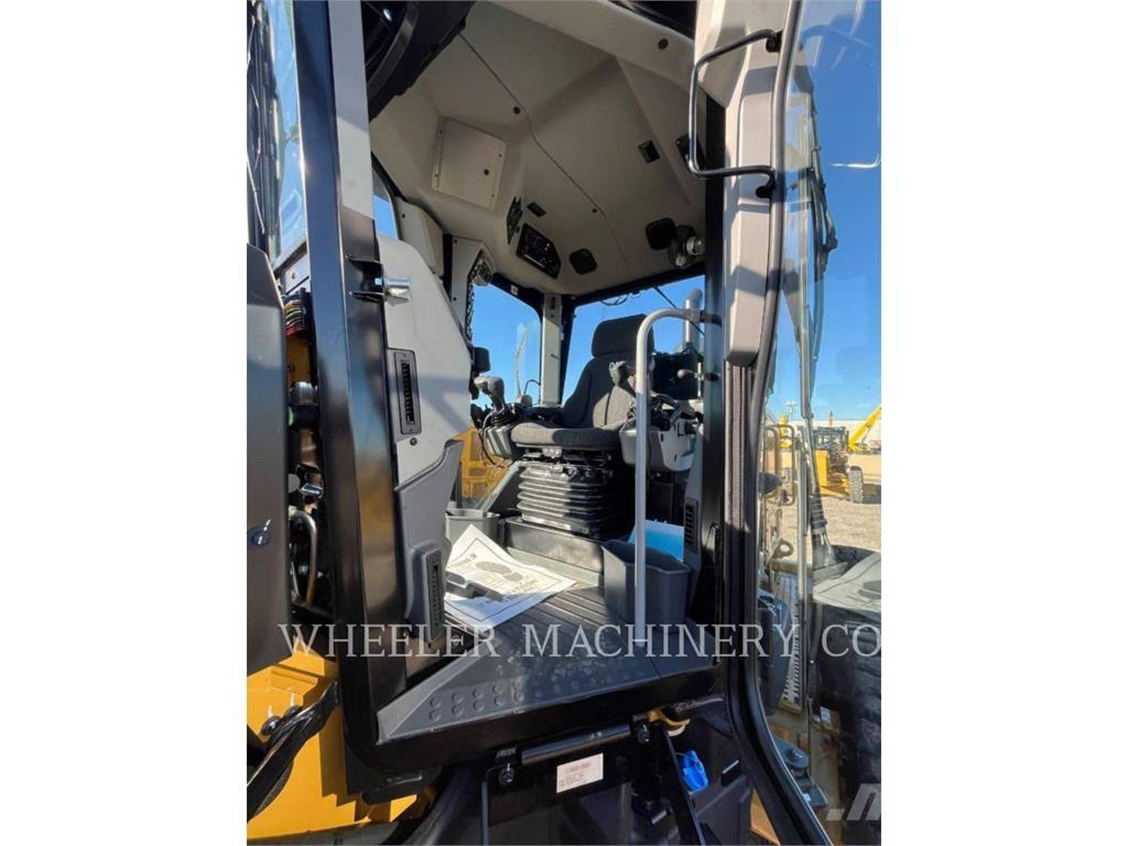 CAT 150 AWD Грейдеры