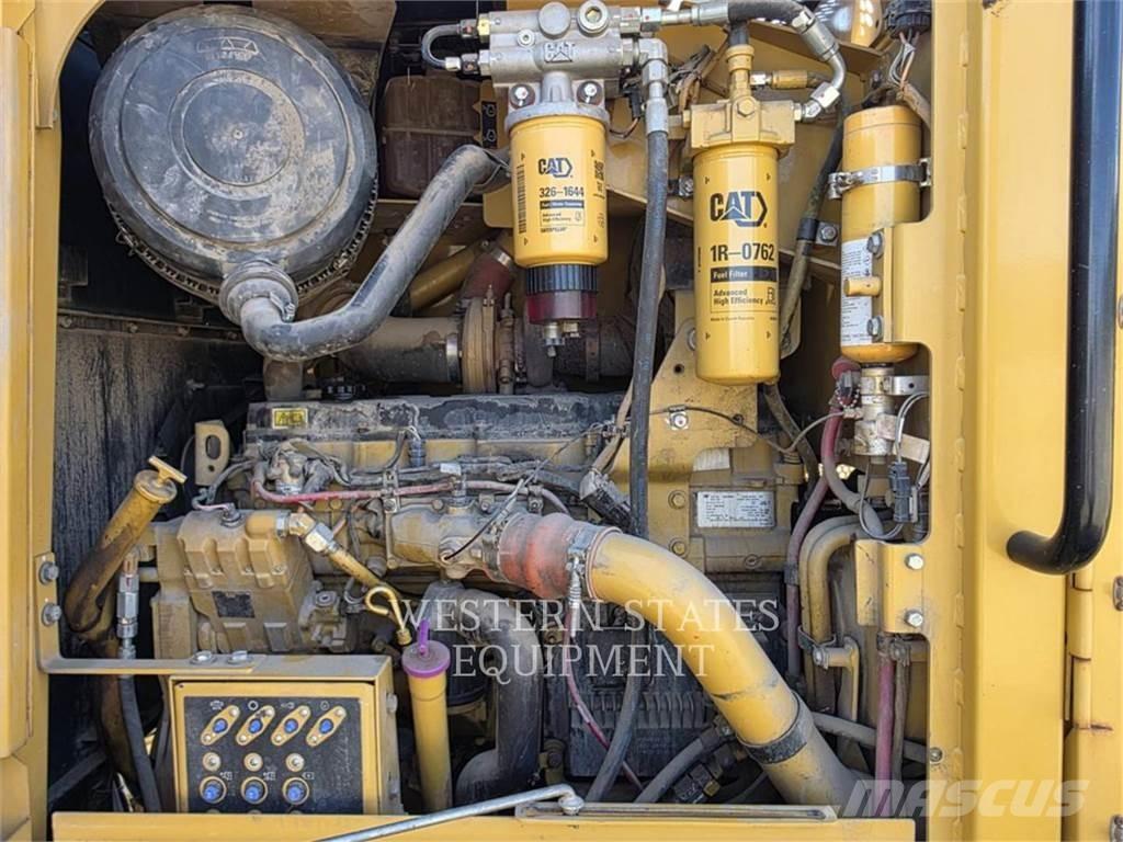 CAT 160M AWD Грейдеры