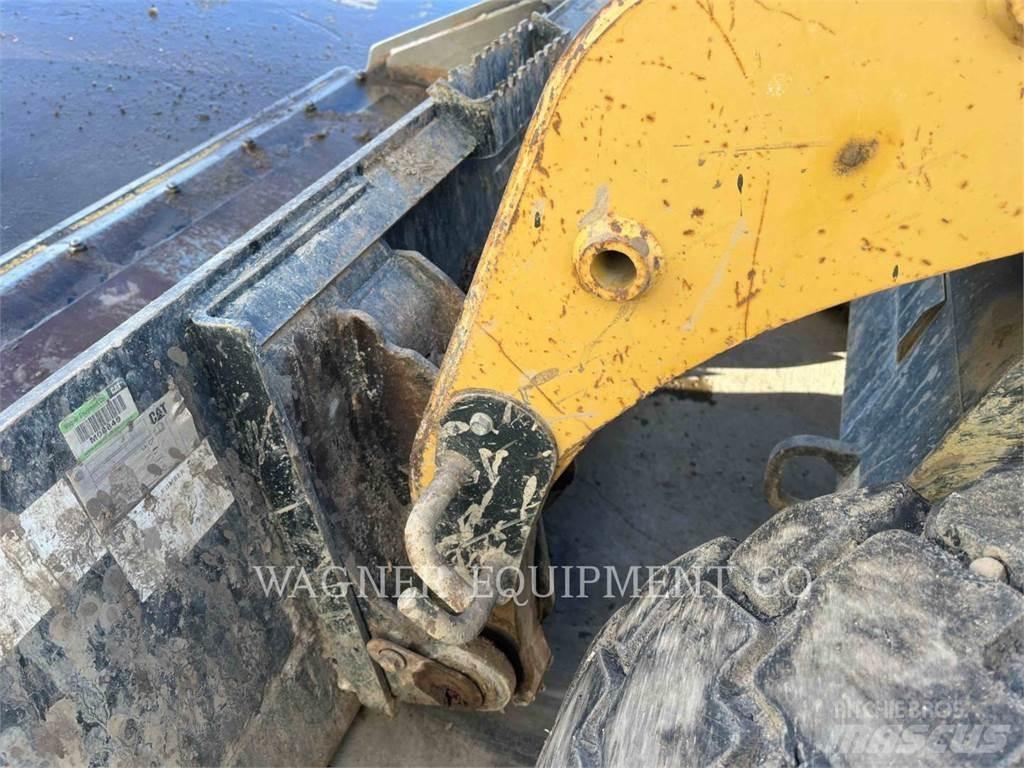 CAT 216B Мини-погрузчики