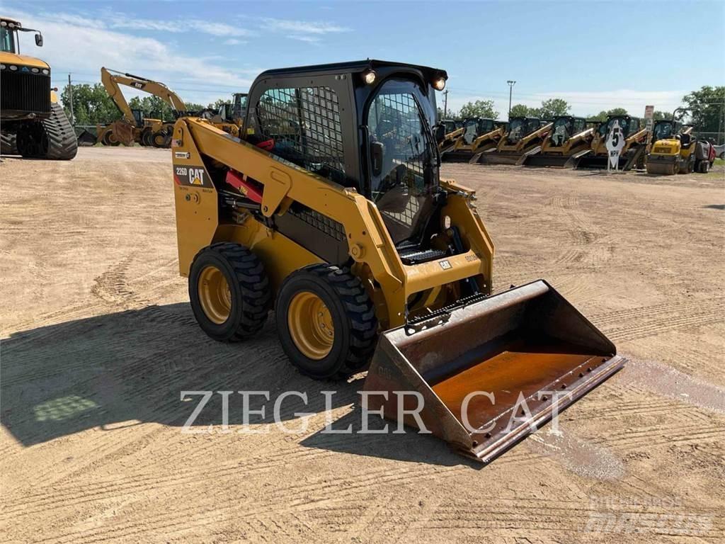 CAT 226D Мини-погрузчики