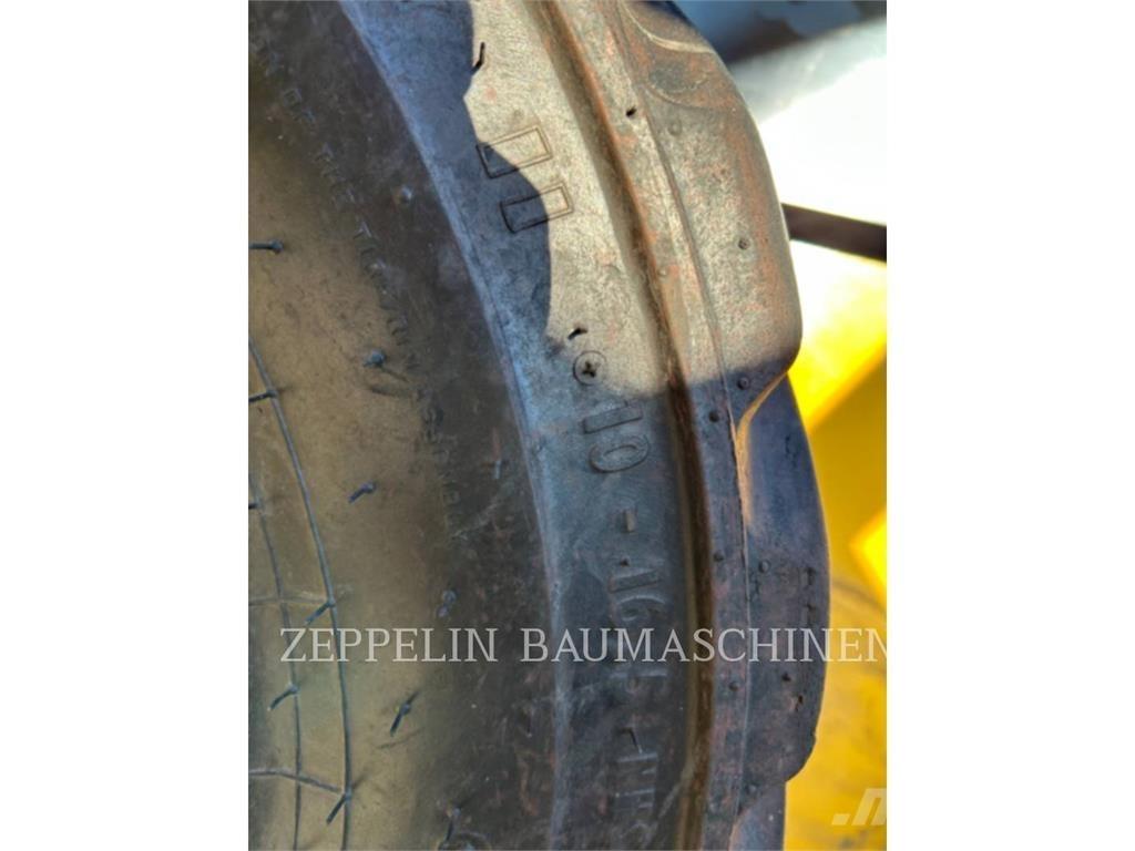 CAT 226D Мини-погрузчики