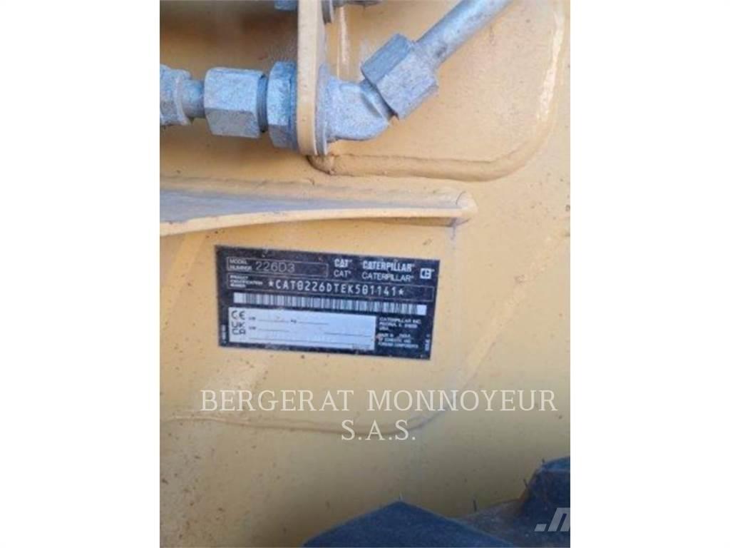 CAT 226D3 Мини-погрузчики