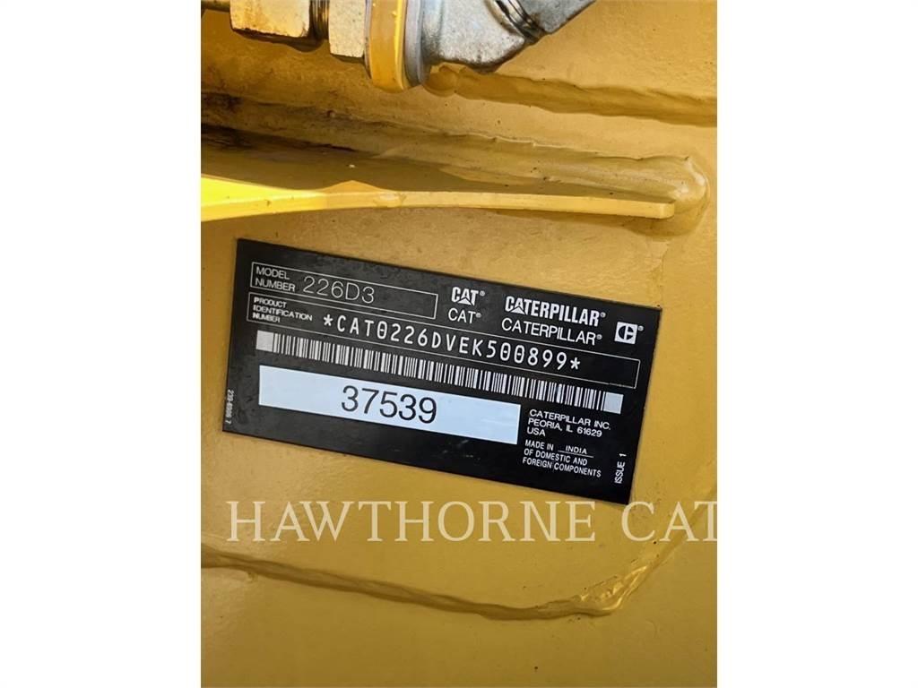 CAT 226D3 Мини-погрузчики