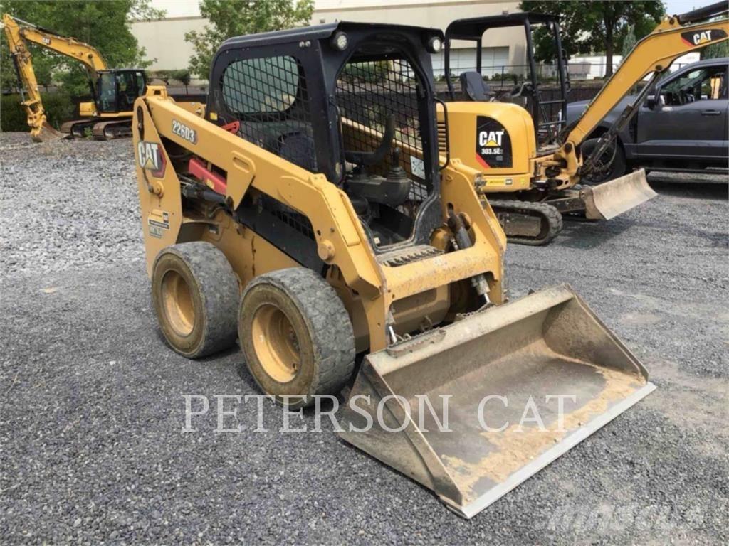 CAT 226D3 Мини-погрузчики