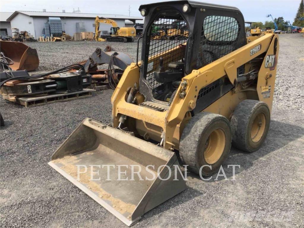 CAT 226D3 Мини-погрузчики