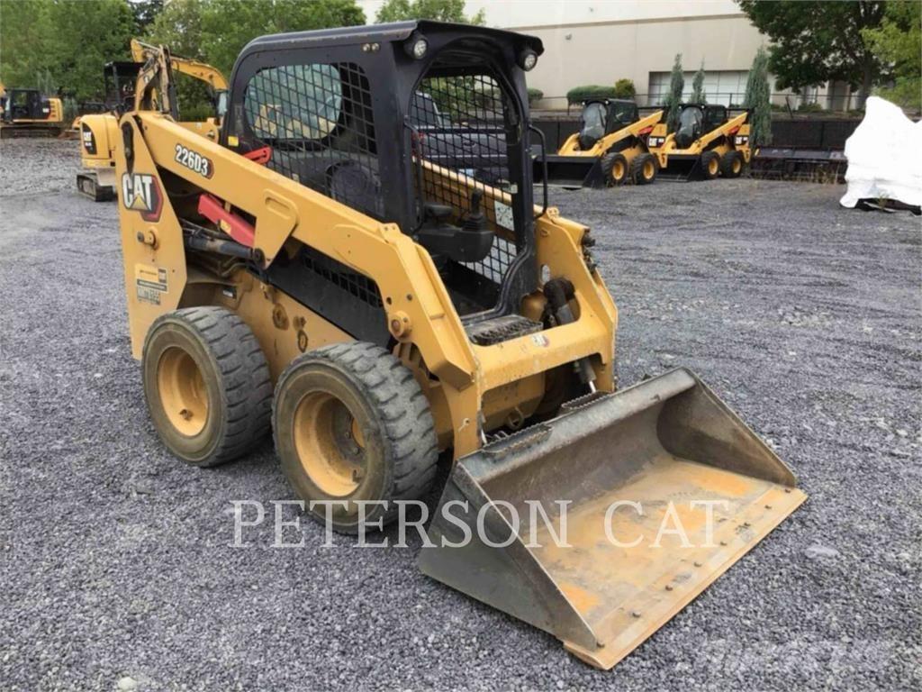 CAT 226D3 Мини-погрузчики