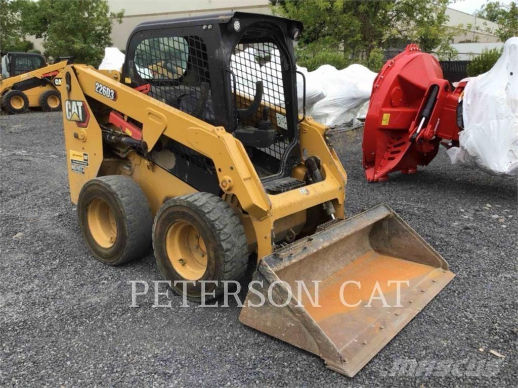 CAT 226D3 Мини-погрузчики