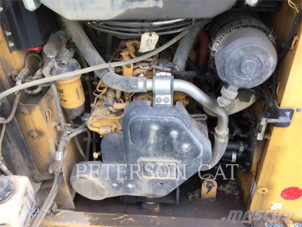 CAT 226D3 Мини-погрузчики