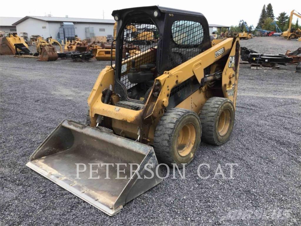 CAT 226D3 Мини-погрузчики