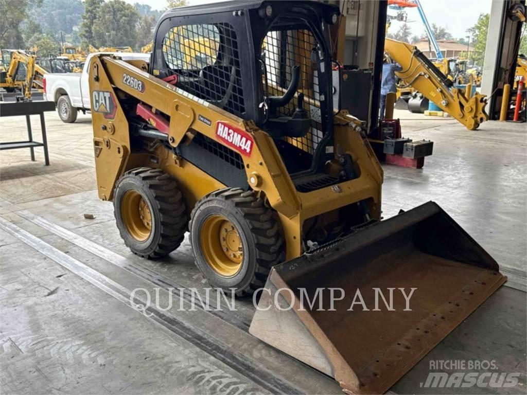 CAT 226D3 Мини-погрузчики