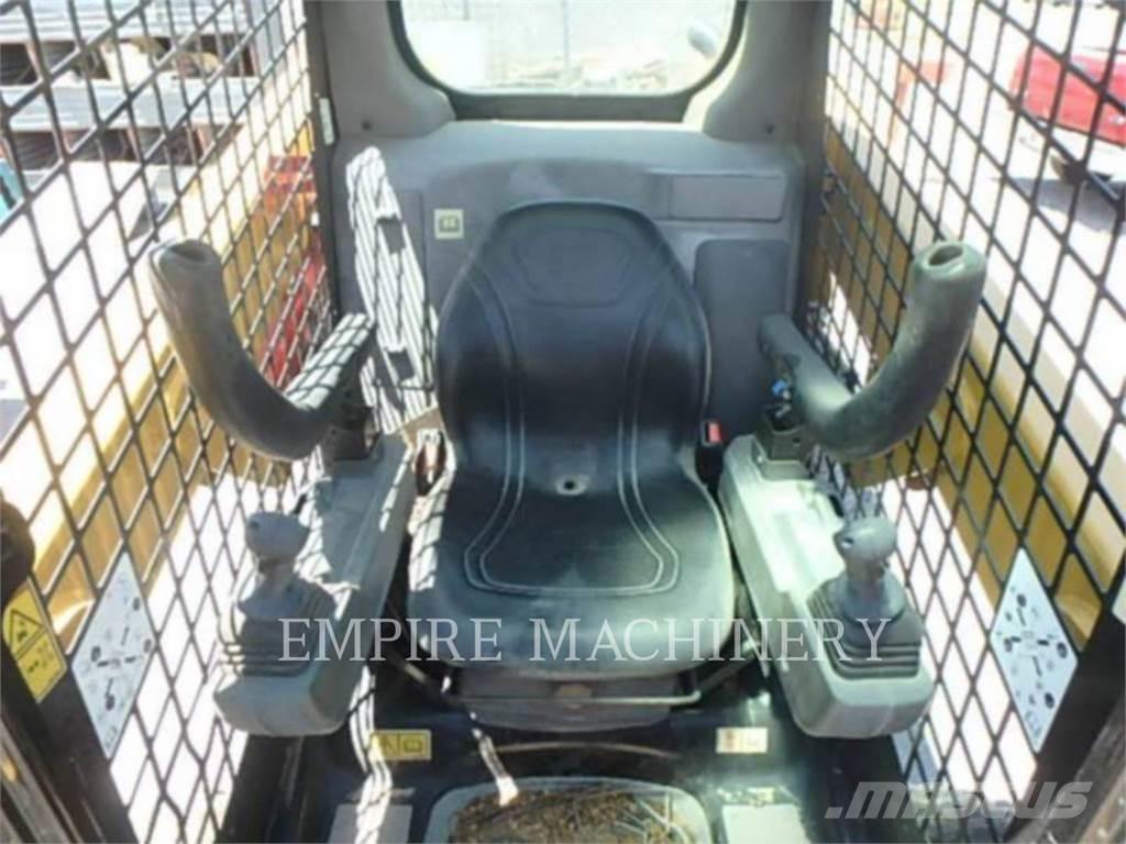 CAT 226D3 Мини-погрузчики