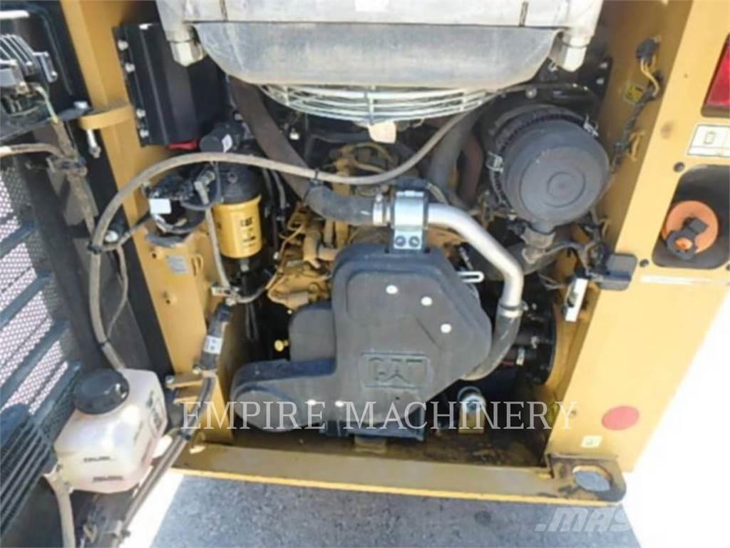 CAT 226D3 Мини-погрузчики