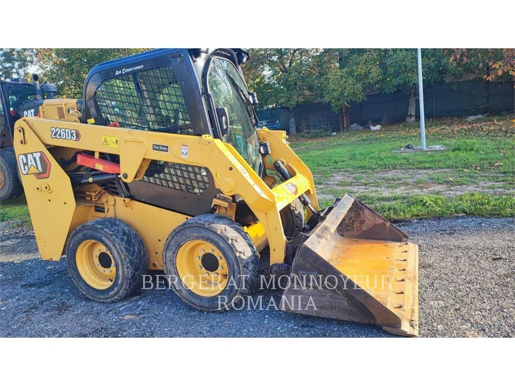 CAT 226D3 Мини-погрузчики