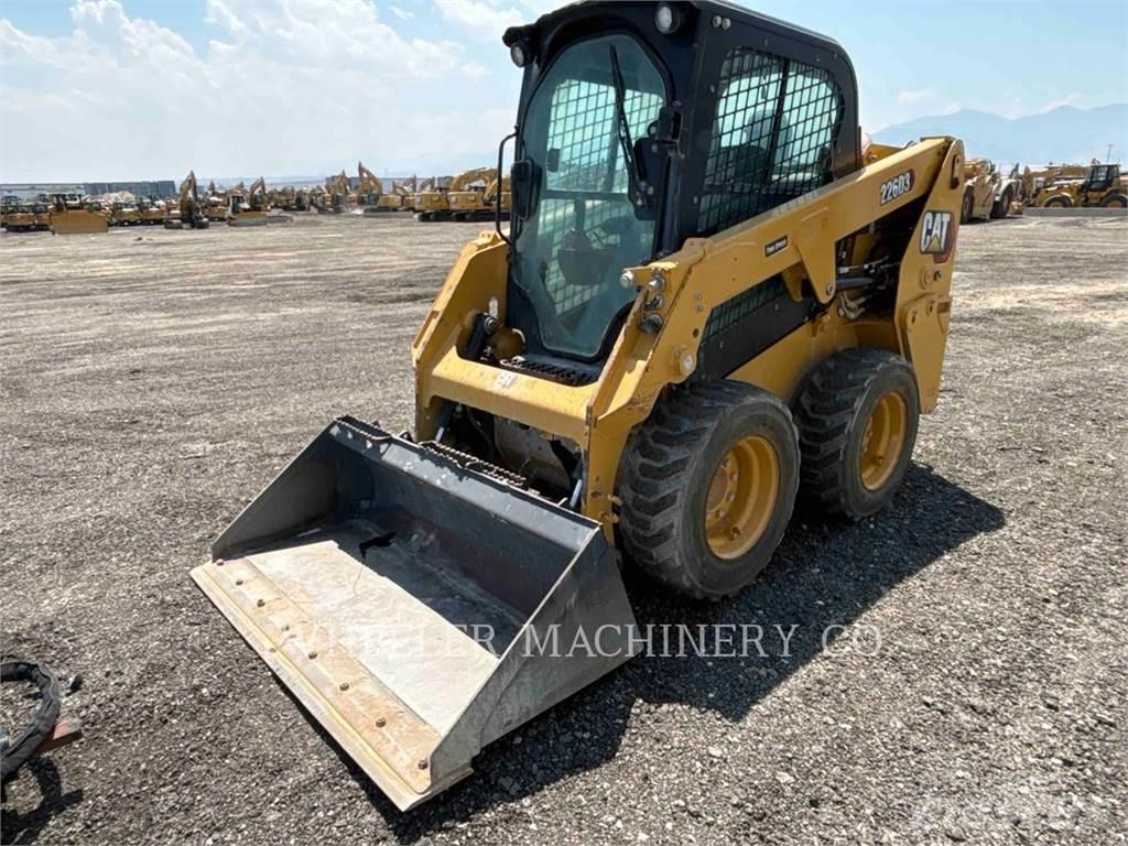 CAT 226D3 C3H2 Мини-погрузчики