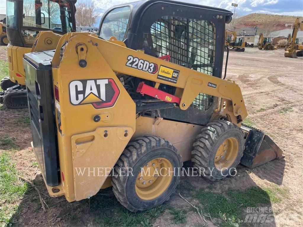 CAT 226D3 C3H2 Мини-погрузчики