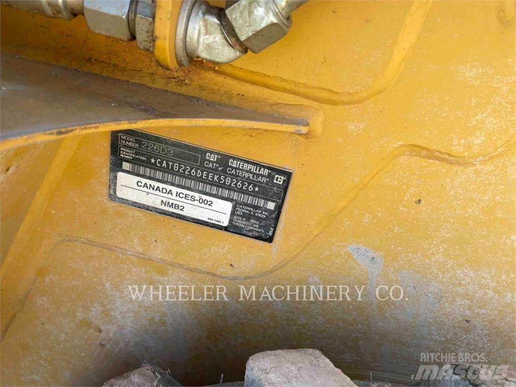 CAT 226D3 C3H2 Мини-погрузчики