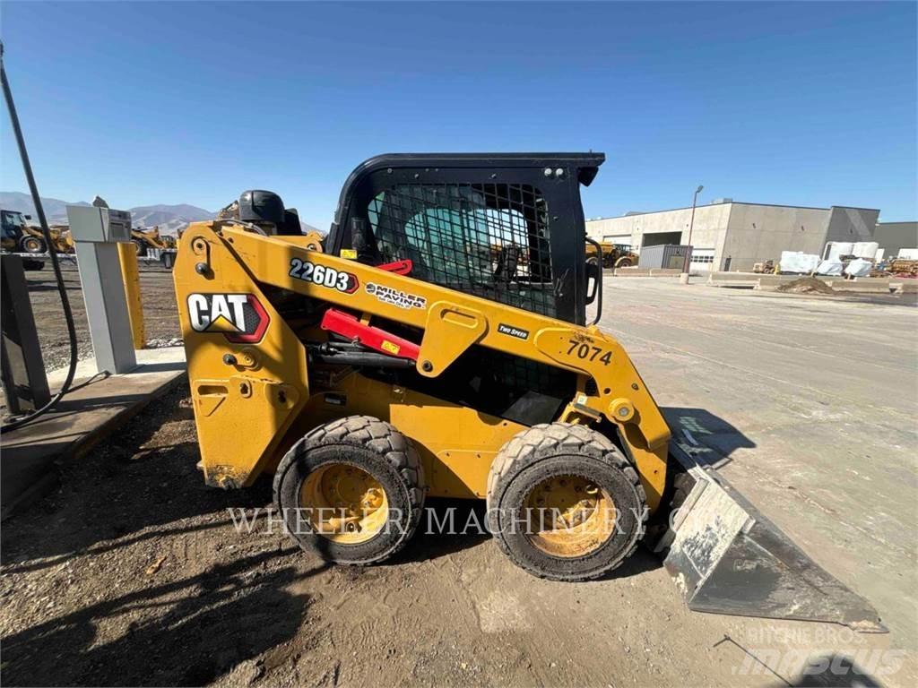 CAT 226D3 C3H2 Мини-погрузчики
