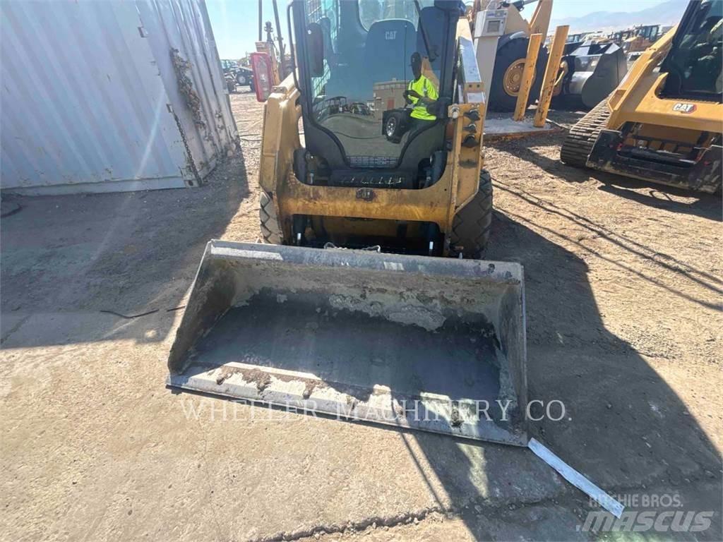 CAT 226D3 C3H2 Мини-погрузчики