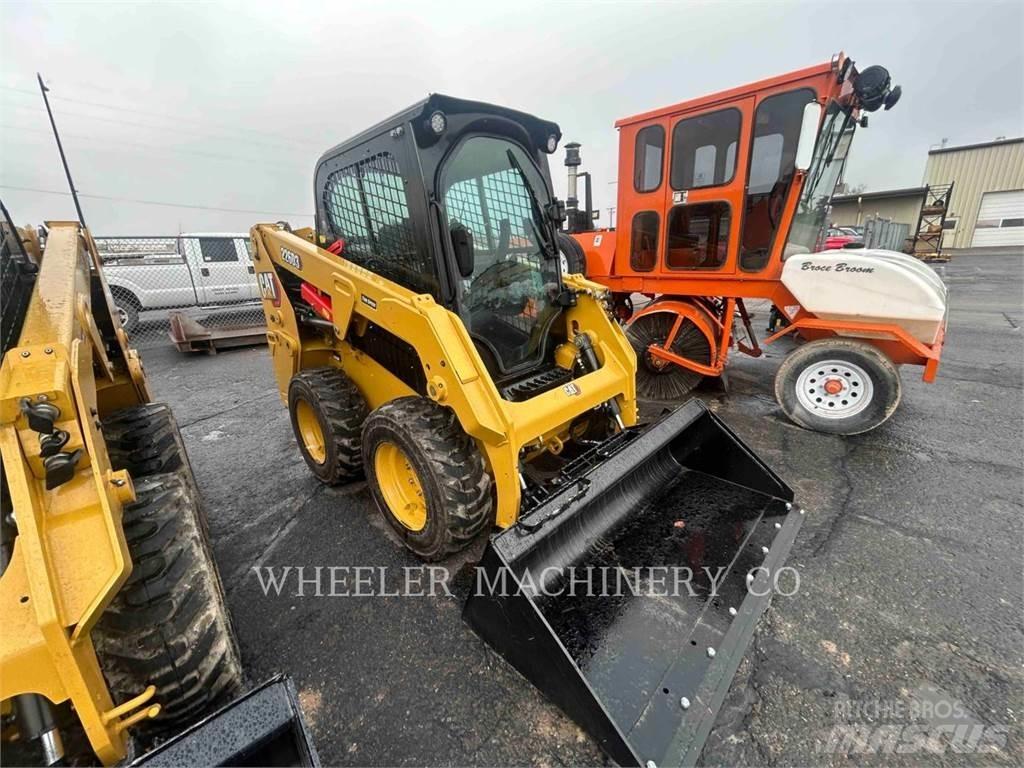 CAT 226D3 C3H2 Мини-погрузчики