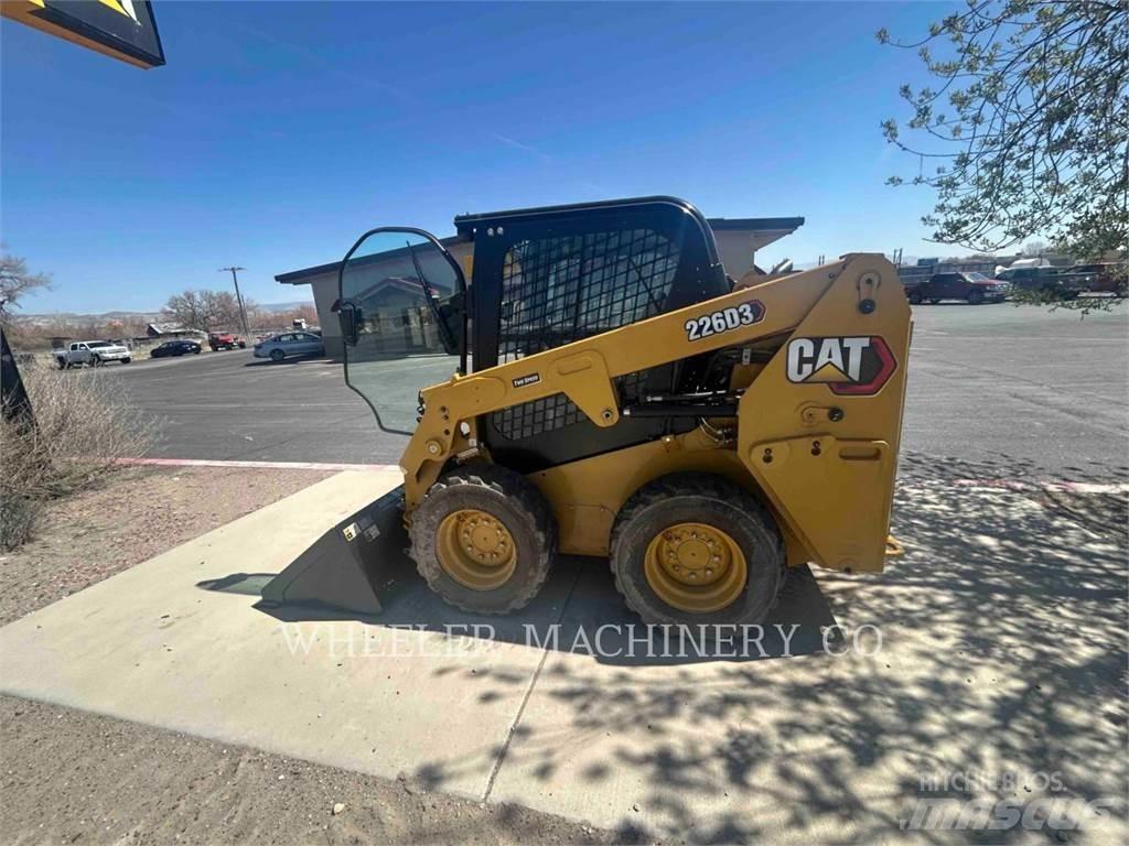 CAT 226D3 C3H2 Мини-погрузчики