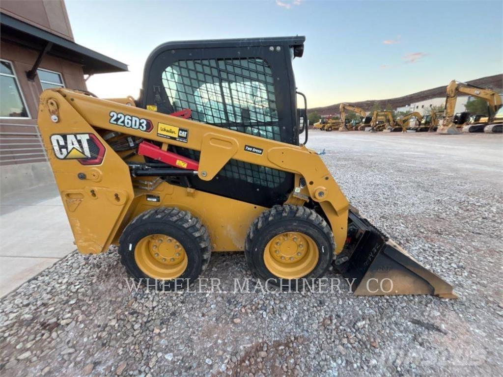 CAT 226D3 C3H2 Мини-погрузчики