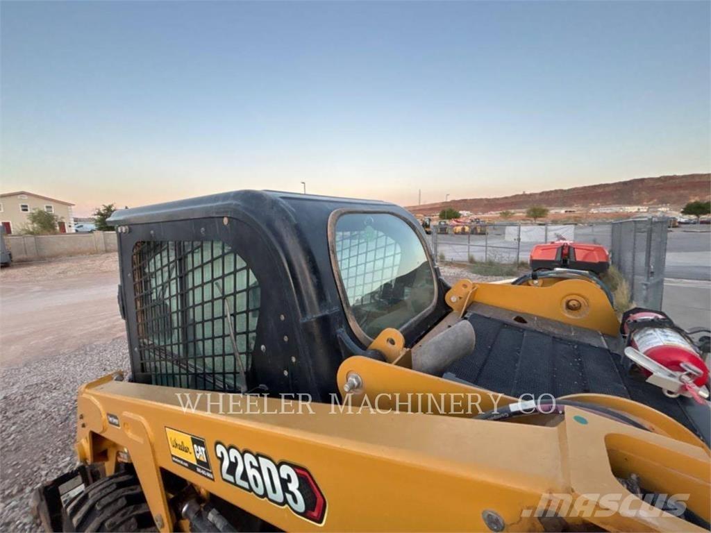 CAT 226D3 C3H2 Мини-погрузчики
