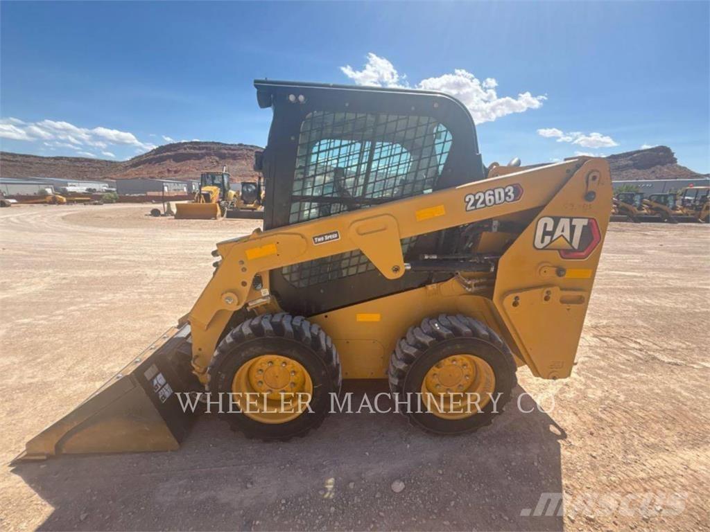 CAT 226D3 C3H2 Мини-погрузчики