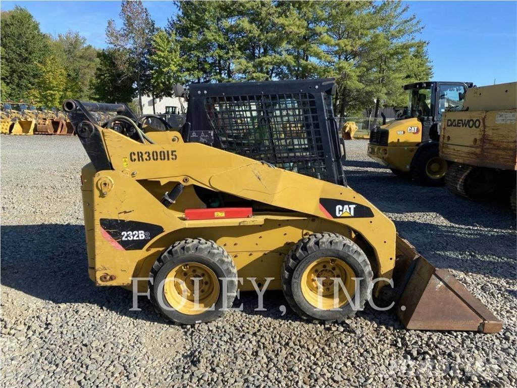 CAT 232B2 Мини-погрузчики