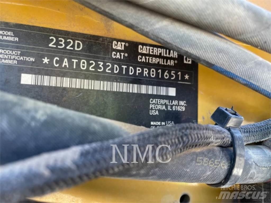 CAT 232D Мини-погрузчики