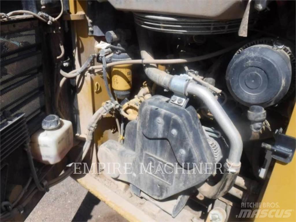 CAT 232D Мини-погрузчики