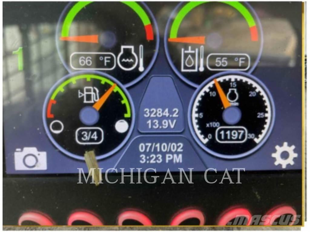 CAT 232D3 AQ Мини-погрузчики