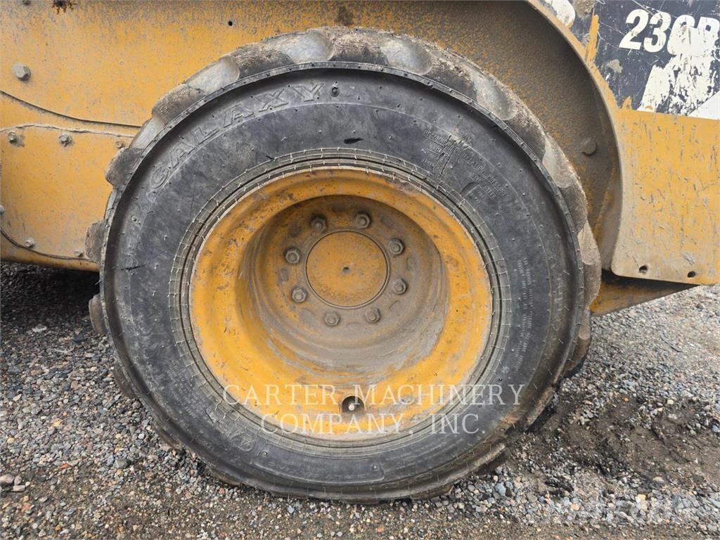 CAT 236 B SERIES 3 Мини-погрузчики