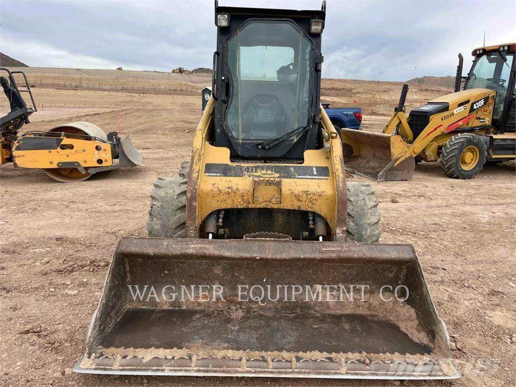 CAT 236B Мини-погрузчики