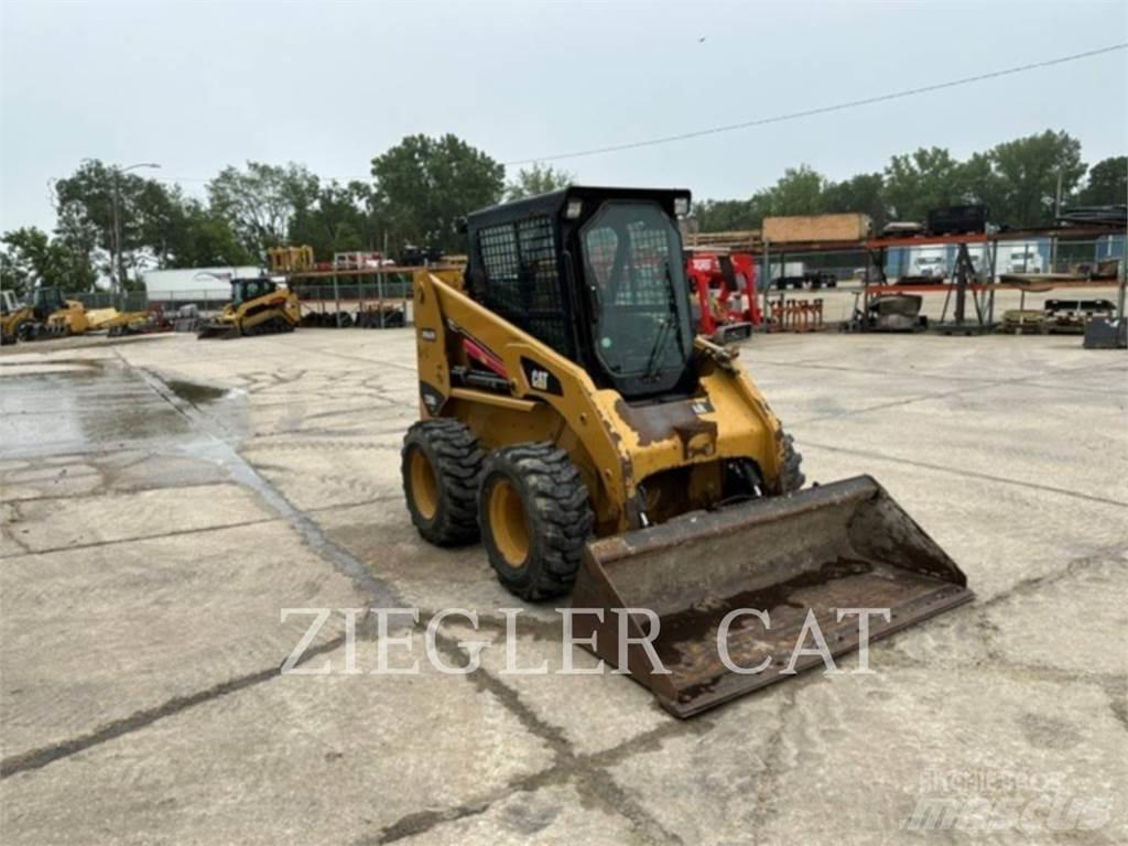 CAT 236B3 Мини-погрузчики