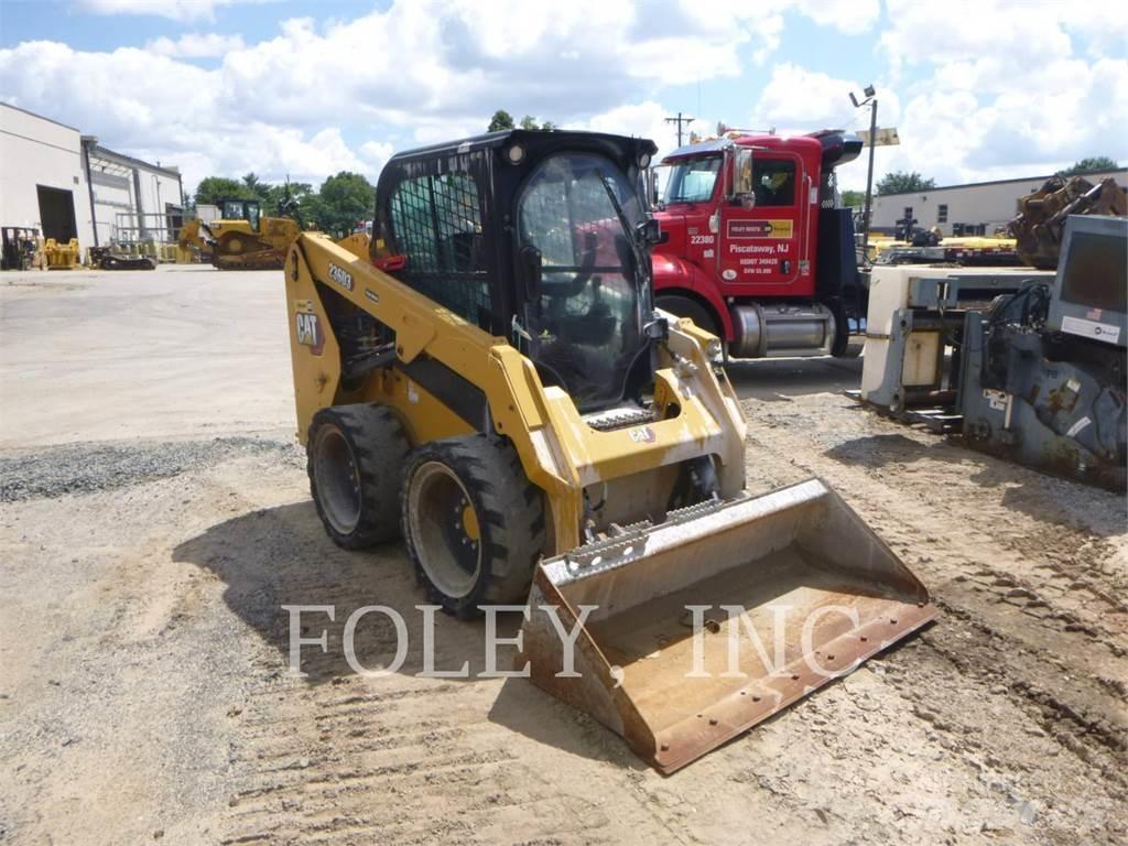 CAT 236D3 Мини-погрузчики