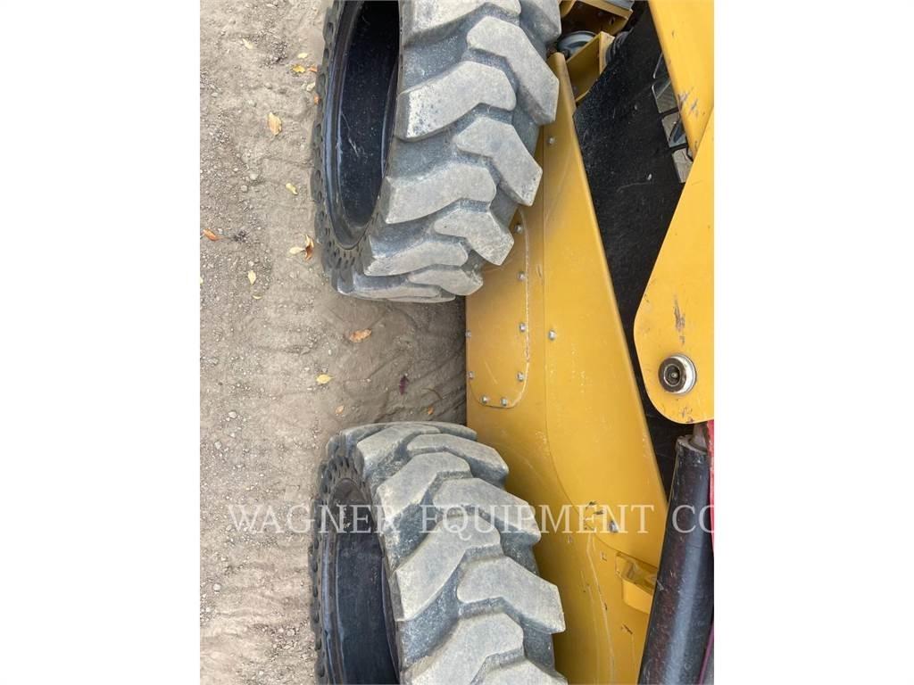 CAT 236D3 Мини-погрузчики