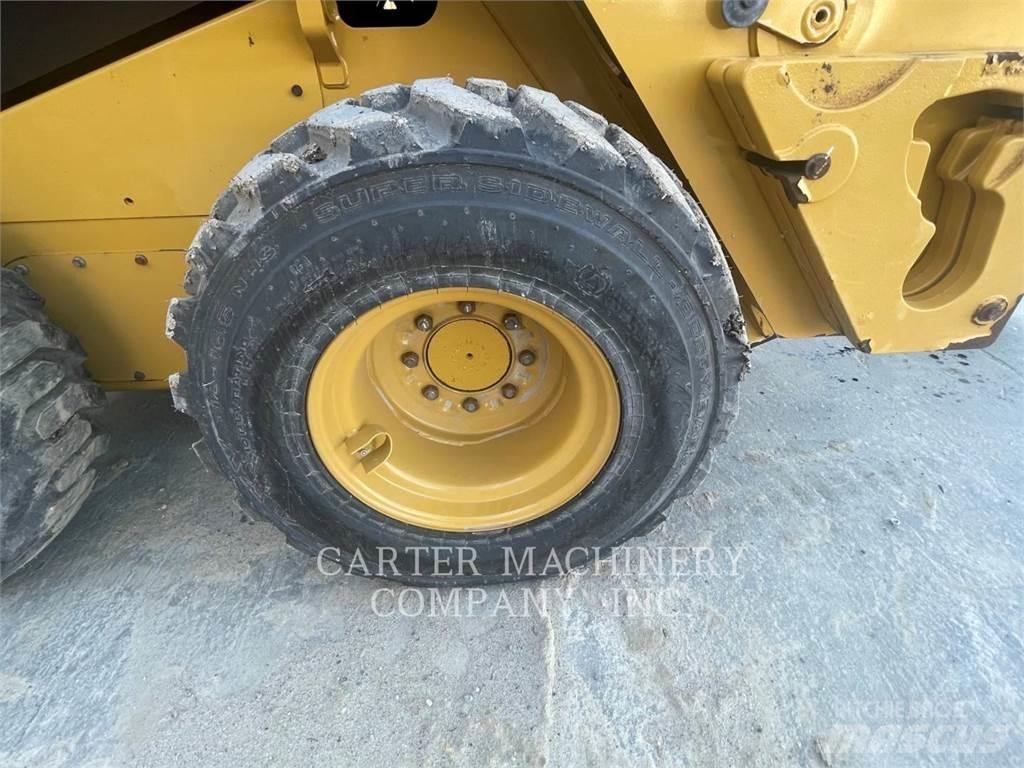 CAT 236D3 Мини-погрузчики