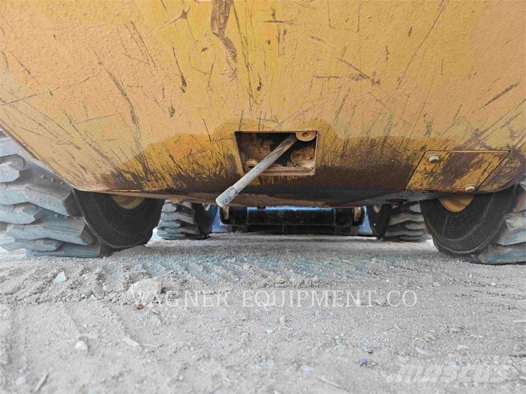 CAT 236D3 Мини-погрузчики