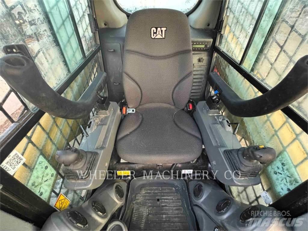 CAT 236D3 C3H2 Мини-погрузчики