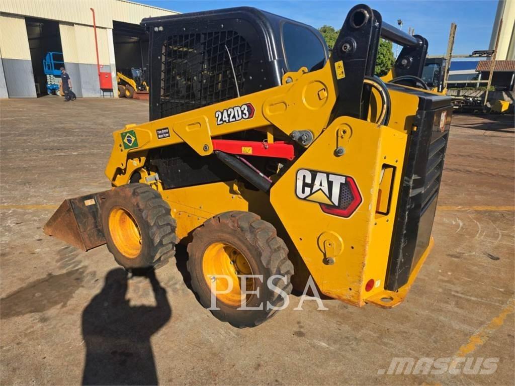 CAT 242 D Мини-погрузчики